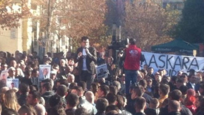 Protesta e opozitës, Tabaku: Qeveria nuk ka vend për të rinj, por për kriminelë