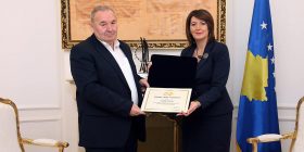 Jahjaga dekoron Tahir Zemajn, Alajn dhe Surdullin