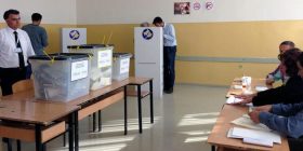 Analistët: Shtimi i aktiviteteve nga partitë politike, shenjë për zgjedhje të reja