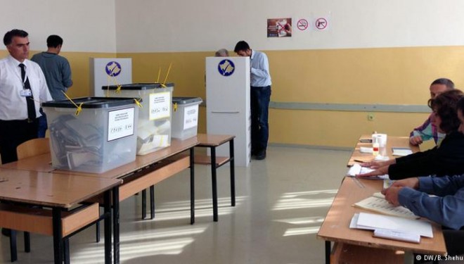 Analistët: Shtimi i aktiviteteve nga partitë politike, shenjë për zgjedhje të reja
