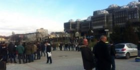 Protestuesit kanë filluar të grumbullohen tek Bibloteka Kombëtare (FOTO)