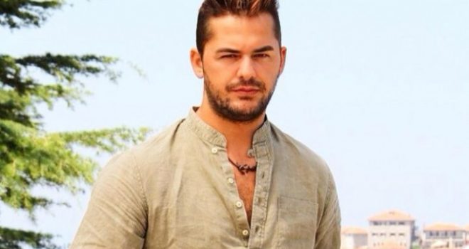 Shpati sjell foto pas përfundimit të xhirimeve në serialin turk