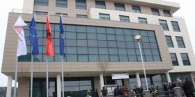 Administrata e Komunës në Skenderaj e ndërpret grevën