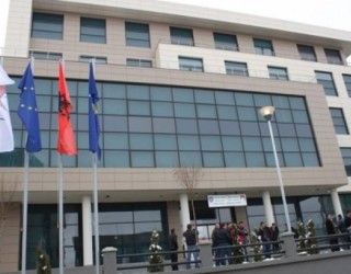 Administrata e Komunës në Skenderaj e ndërpret grevën