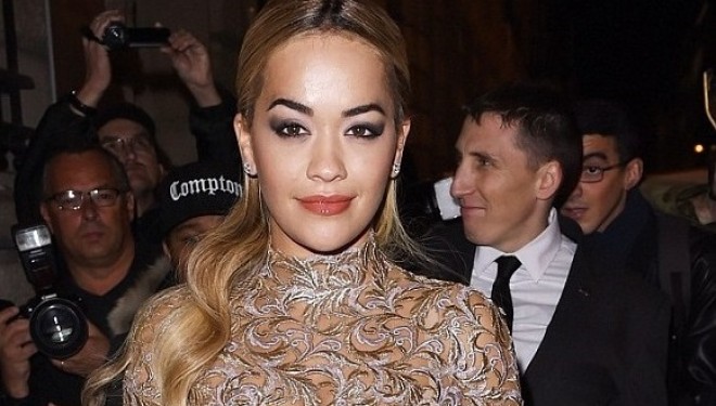 Rita Ora shkëlqen në mbrëmjen e ‘Ralph & Russo’  /FOTO