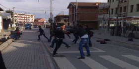 Gjakovë: Dy meshkuj rrahin dy femra në mes të rrugës