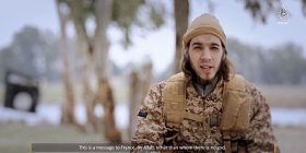 E tmerrshme: Terroristët e ISIS’it duke hequr koka para se të kryenin sulmin në Paris (+18)