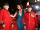 Catherine Zeta Jones pozon me këta “gjysha” dhe… / FOTO