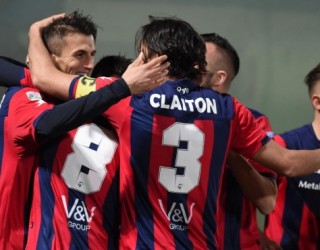 Crotone dominon në shtëpi 3-1 Cagliarin
