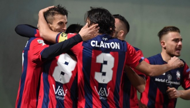Crotone dominon në shtëpi 3-1 Cagliarin