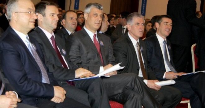 Nis mbledhja e nënshkrimeve për Thaçin