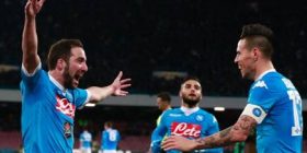 Napoli “fluturon” në krye, mposht Sassuolon