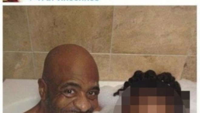 Peshkopi poston foto me mbesën në vaskë, furtunë në internet, e quajnë pedofil (Foto)
