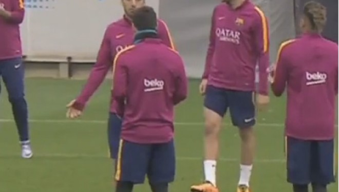 Messi tallet me Suarezin në stërvitje /  VIDEO
