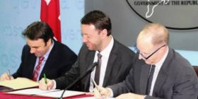 Ministri Abrashi nënshkruan marrëveshje për subvencionimin e pagave për 130 vende të punës