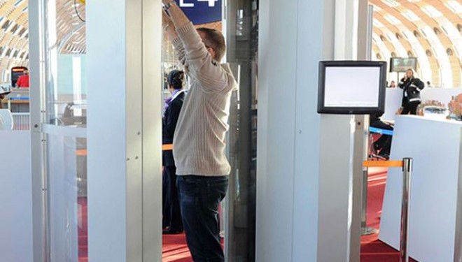 E detyrojnë të heqë penisin para kontrollit në aeroport