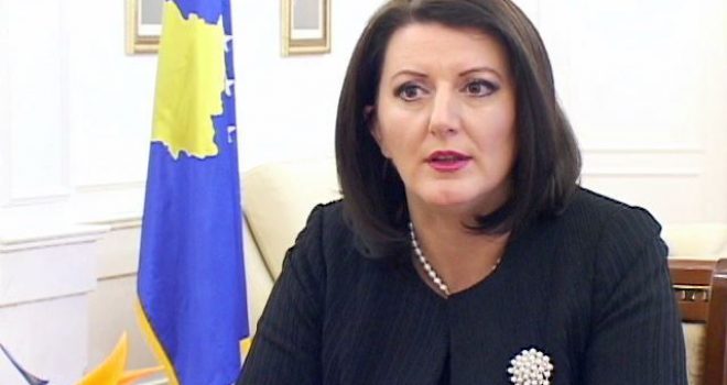 Me molotov sulmohen zyrat e Presidentes Jahjaga (Foto)