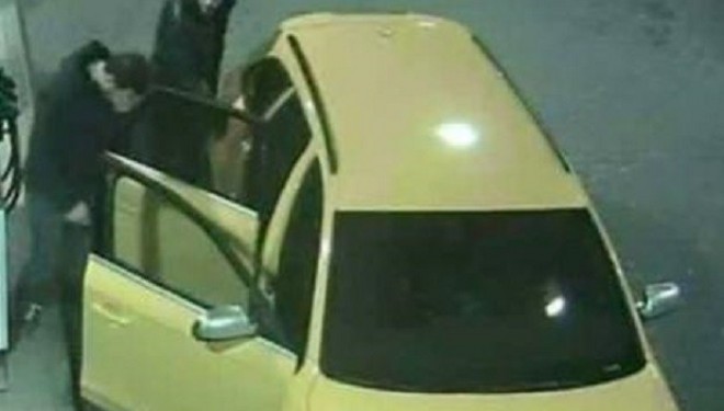 Audi i verdhë që po “terrorizon” Italinë, në bord 3 banditë të armatosur (Foto)