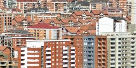 75 për qind e kryeqytetit është dëmtuar pas luftës nga ndërtimet pa leje
