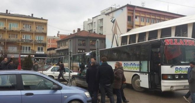 Edhe 10 autobusë nga Ferizaj nisën në Prishtinë, për protestë