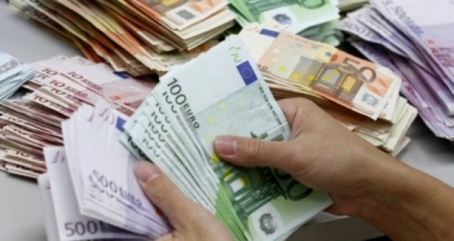 27 % e shqiptarëve me kredi