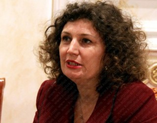 Aktivistja e Shoqërisë civile Besa Luzha kërkon ndihmën e jashtme për t’u caktuar data e zgjedhjeve