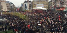 VV: 100 mijë pjesëmarrës në protestë, AAK: 70 mijë