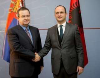 Bushati pret homologët e Serbisë dhe të Italisë në Tiranë