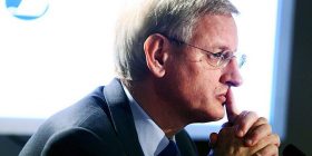 Bildt: Ditë e shëmtuar në Prishtinë