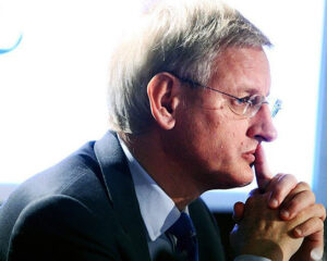 Carl Bildt: Procesi për anëtarësimin e Ballkanit Perëndimor ishte shumë i ngadaltë, por një fije shprese po shfaqet me Malin e Zi