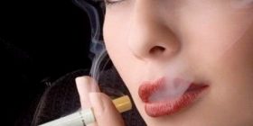 7 ushqime që pastrojnë mushkëritë nga tymi i duhanit