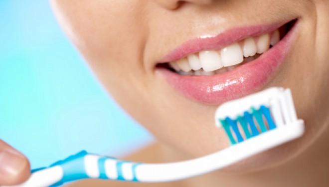 16 përdorime alternative të brushës së dhëmbëve