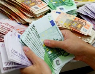 Kosovarët kanë marrë 8 miliardë euro kredi (Video)
