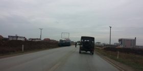 Uji shkatrron asfaltin në magjistralen Prishtinë-Ferizaj