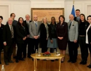 Jahjaga priti një grup të vullnetarëve të Korpusit amerikan të Paqes në Kosovë