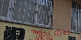 Shfaqen grafite në kryeqytet: Dr Kadri Montana (FOTO)