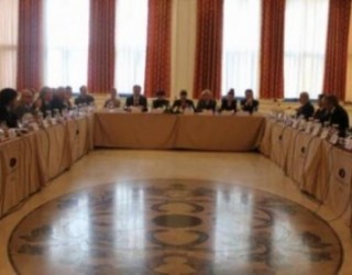 Kosovarët të vetmit në rajon që s’mund ta padisin shtetin e tyre