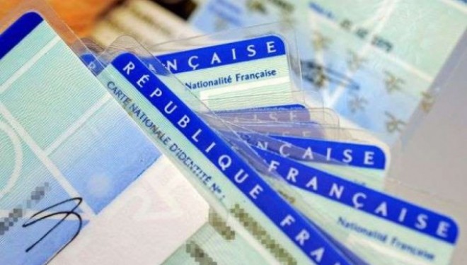 Shqiptari azilkërkues e dorëzon portofolin e gjetur, policia franceze e arreston