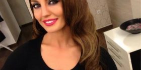 Genta Ismajli “kërcënon” me dy pistoleta në dorë! /FOTO