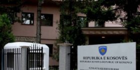 Liberalizimi i vizave ‘peng’ i Gjykatës Kushtetuese, nuk e lëshojnë objektin (Foto/Video)