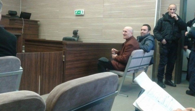Glauk Konjufca para Gjykatës