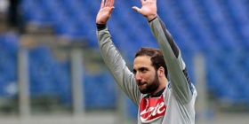 Arsenali i bashkohet garës për Higuain
