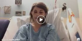 E rrahu i dashuri për 10 orë, ajo e sfidon duke kënduar (Video)