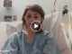 E rrahu i dashuri për 10 orë, ajo e sfidon duke kënduar (Video)