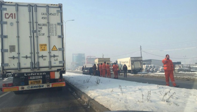 Aksident i rëndë trafiku në magistralen Prishtinë- Fushë Kosovë (Foto)
