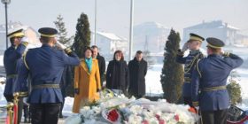 Jahjaga bënë homazhe te varri i ish–presidentit, Ibrahim Rugova