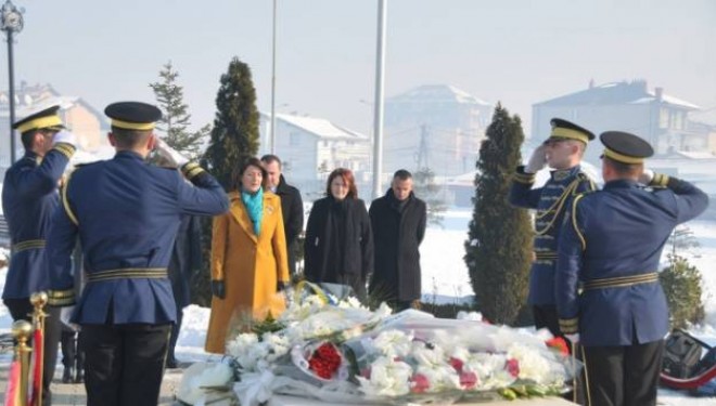 Jahjaga bënë homazhe te varri i ish–presidentit, Ibrahim Rugova