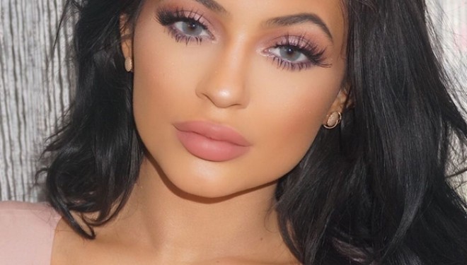 Kylie Jenner video hot në shtrat