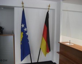 Konsulli i Kosovës në Frankfurt largon nga puna shoferin e mbikualifikuar (Video)