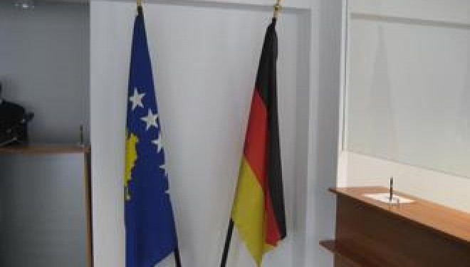 Konsulli i Kosovës në Frankfurt largon nga puna shoferin e mbikualifikuar (Video)